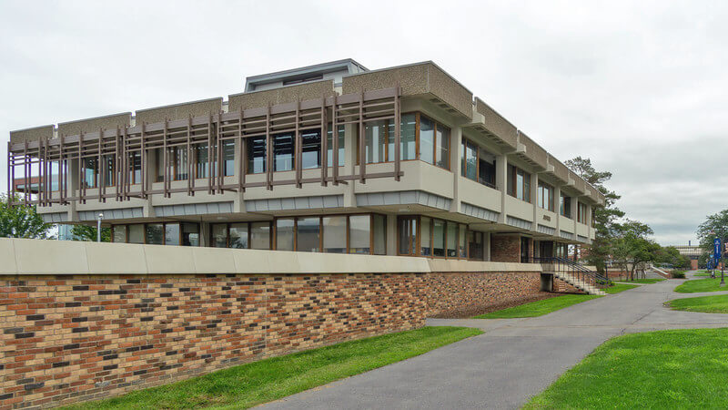 An image of a building on the Ithaca College campus. 